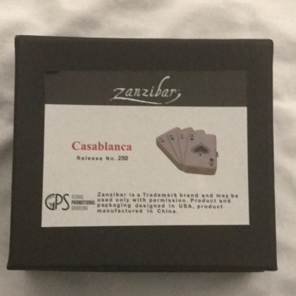 50% OFF! Zanzibar Case New in Box. Only out of the box and wrapping for photos. - Picture 9 of 9